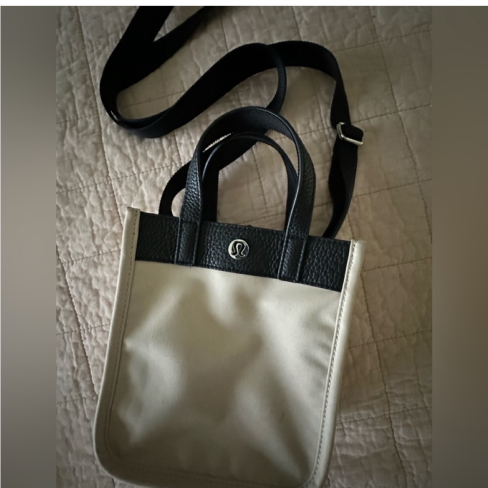 lululemon athletica Black and Cream Crossbody Bag